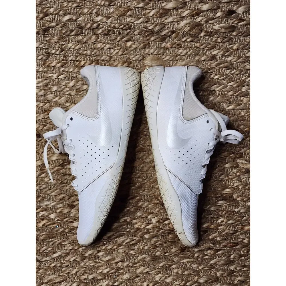 Nike Sideline IV Womens Size 7 White Cheerleading Shoes Low Top Athletic Sneaker